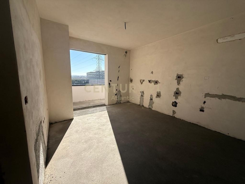 Apartament 1+1+2tualete +Post Parkimi+Depo, në shitje në Golem !