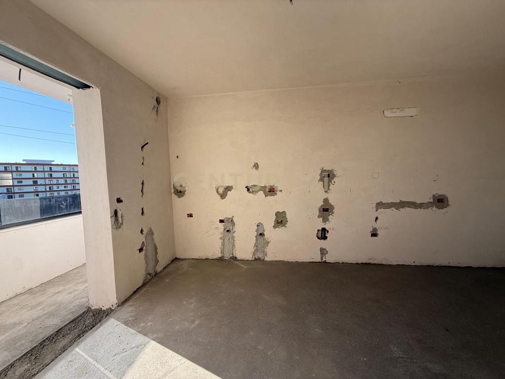 Apartament 1+1+2tualete +Post Parkimi+Depo, në shitje në Golem !