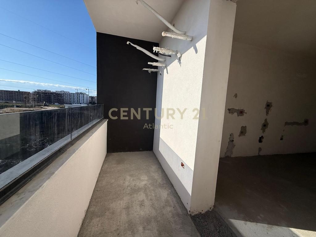 Apartament 1+1+2tualete +Post Parkimi+Depo, në shitje në Golem !