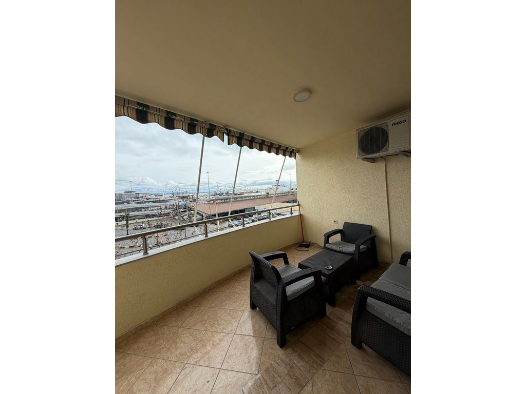 JEPET ME QIRA APARTAMENT ME PAMJE DETI 2+1+2 , RRUGA E RE E PORTIT !