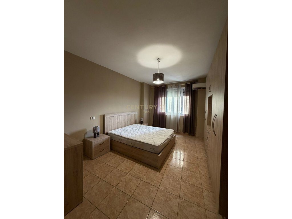 JEPET ME QIRA APARTAMENT ME PAMJE DETI 2+1+2 , RRUGA E RE E PORTIT !