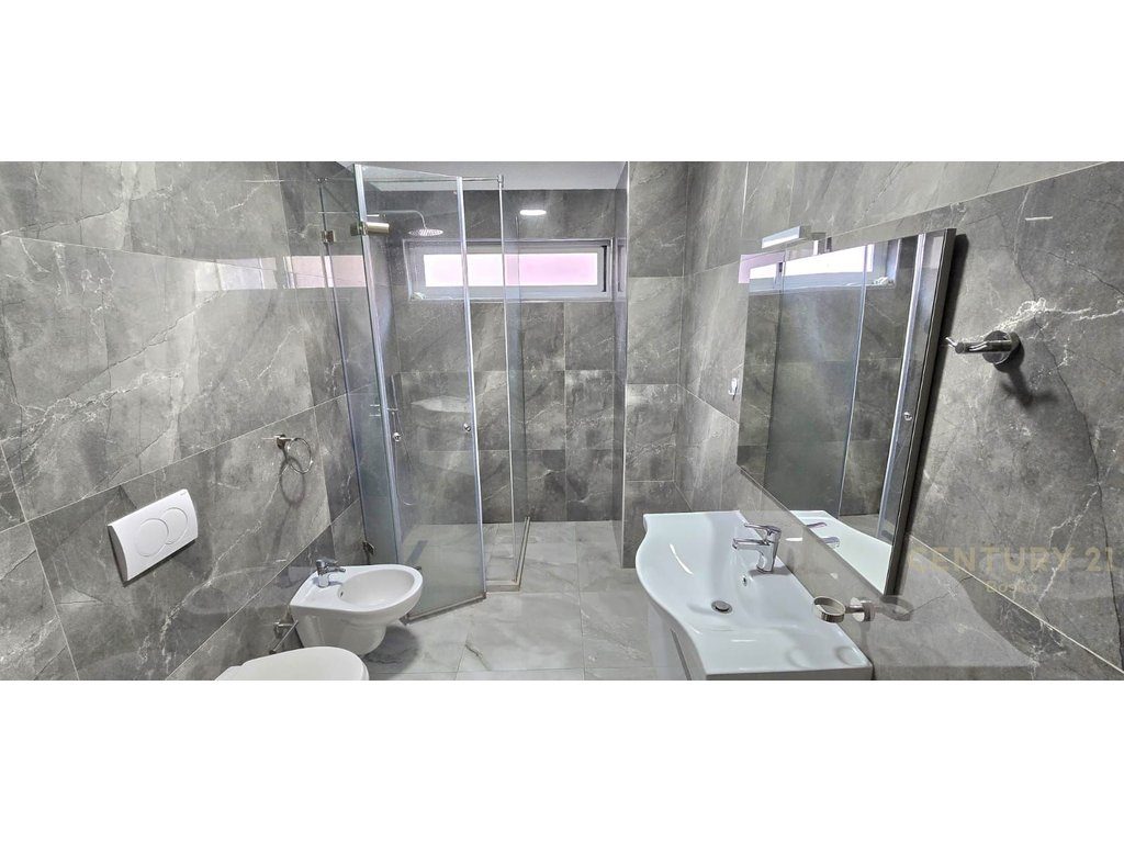 JEPET APARTAMEN 2+1 ME QIRA  PRANE SQUARE 21