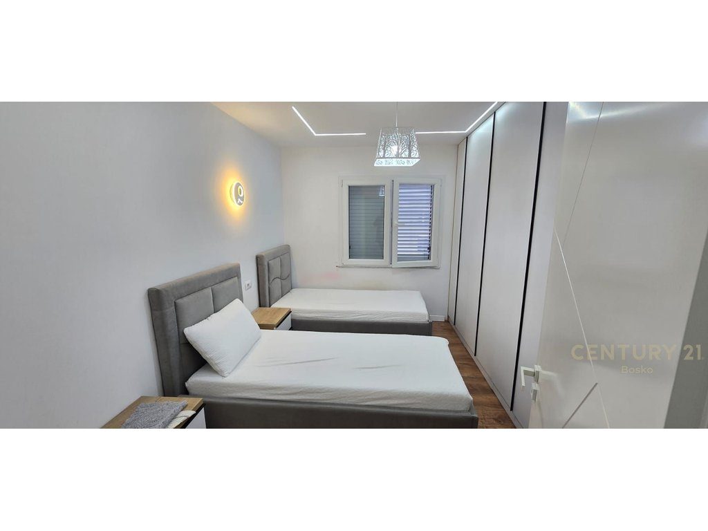 JEPET APARTAMEN 2+1 ME QIRA  PRANE SQUARE 21