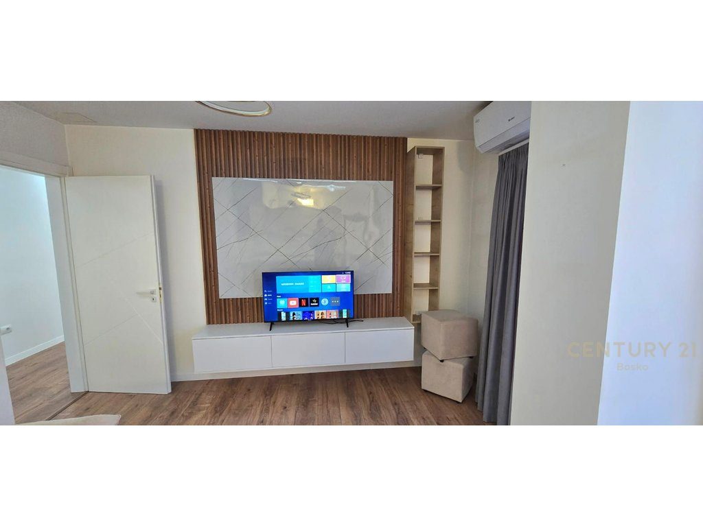 JEPET APARTAMEN 2+1 ME QIRA  PRANE SQUARE 21