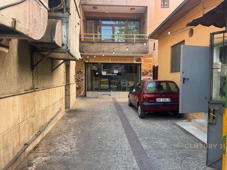 Jepet me qira ambient komercial tek Tirana Garden Building!
