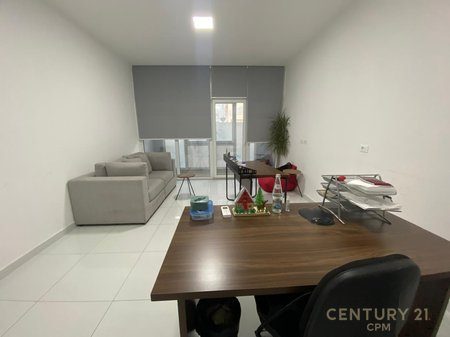 Apartament 2+1 me Qira te Kika 2, (bosh,i Përshtatshëm për Klinika), Komuna e Parisit
