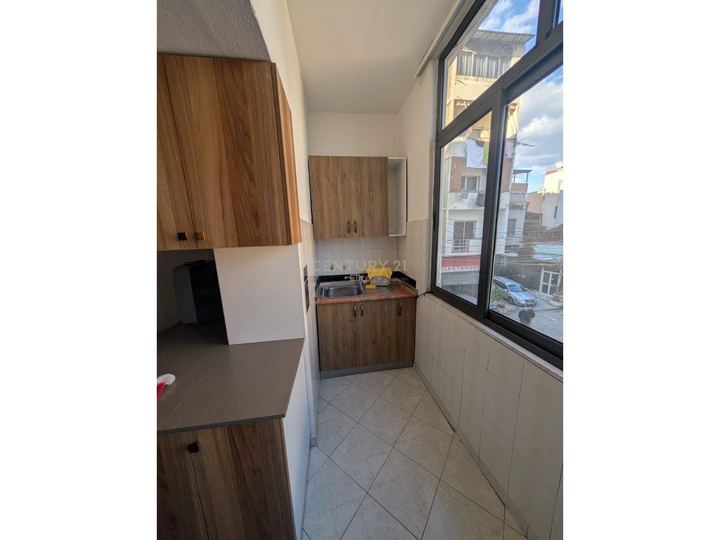 APARTAMENT 2+1 ME QIRA NE KRYQEZIMIN E ALI DEMIT!