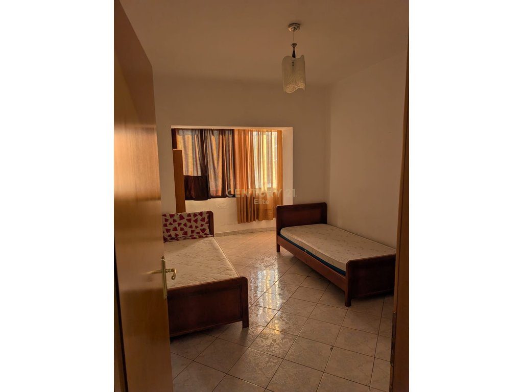 APARTAMENT 2+1 ME QIRA NE KRYQEZIMIN E ALI DEMIT!