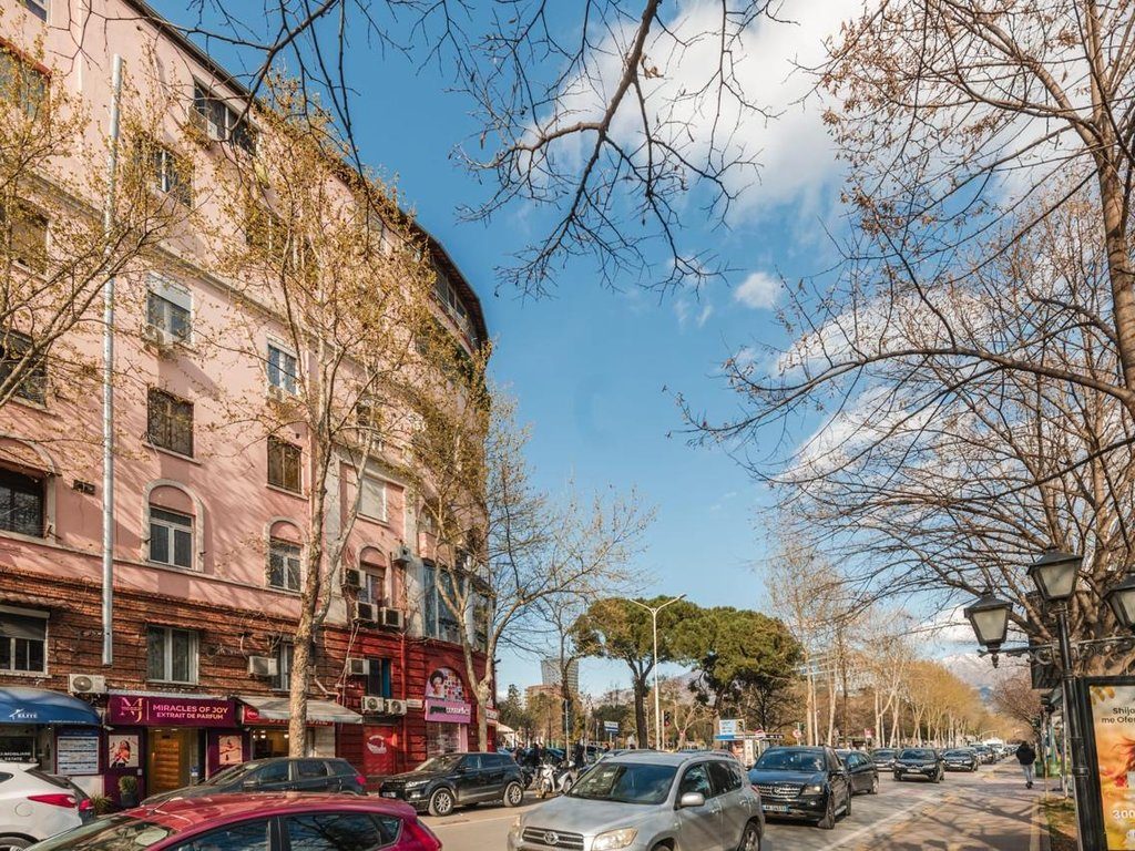 Shallvaret! Apartament 2+1  për Qira | Joni Peçi Store!