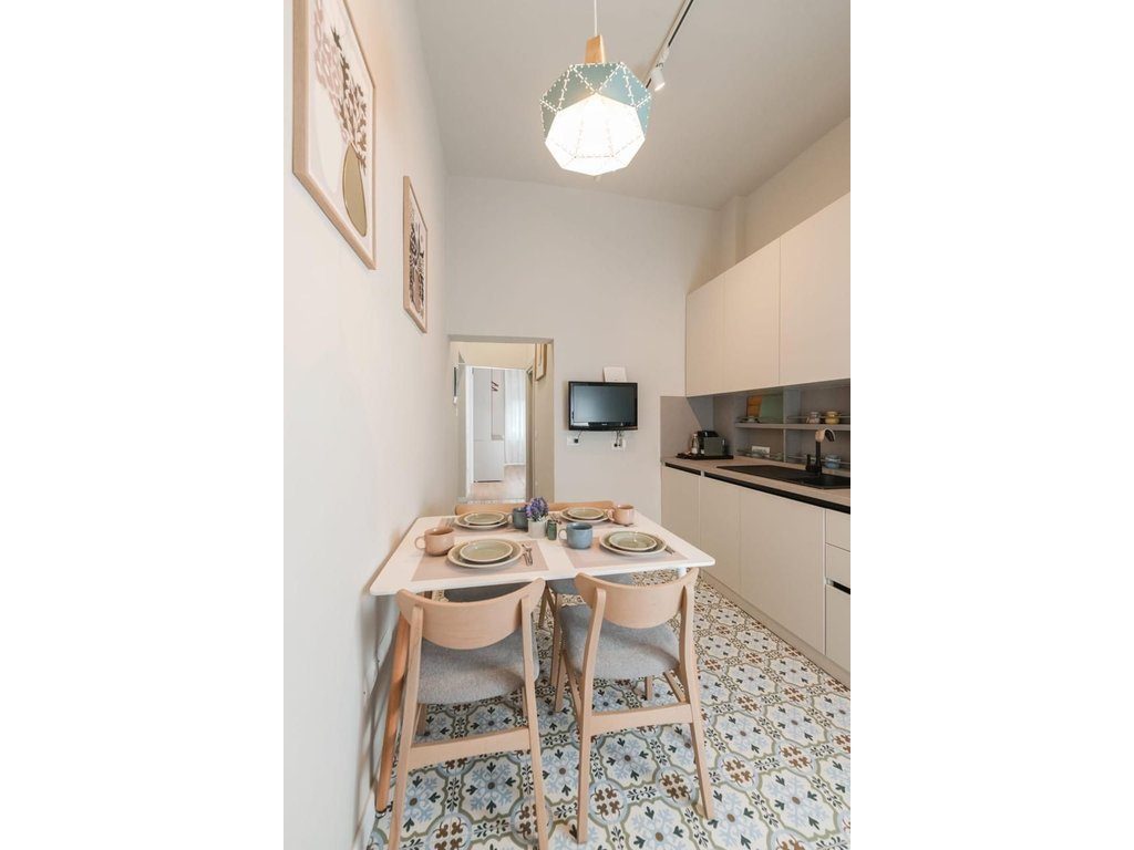 Shallvaret! Apartament 2+1  për Qira | Joni Peçi Store!