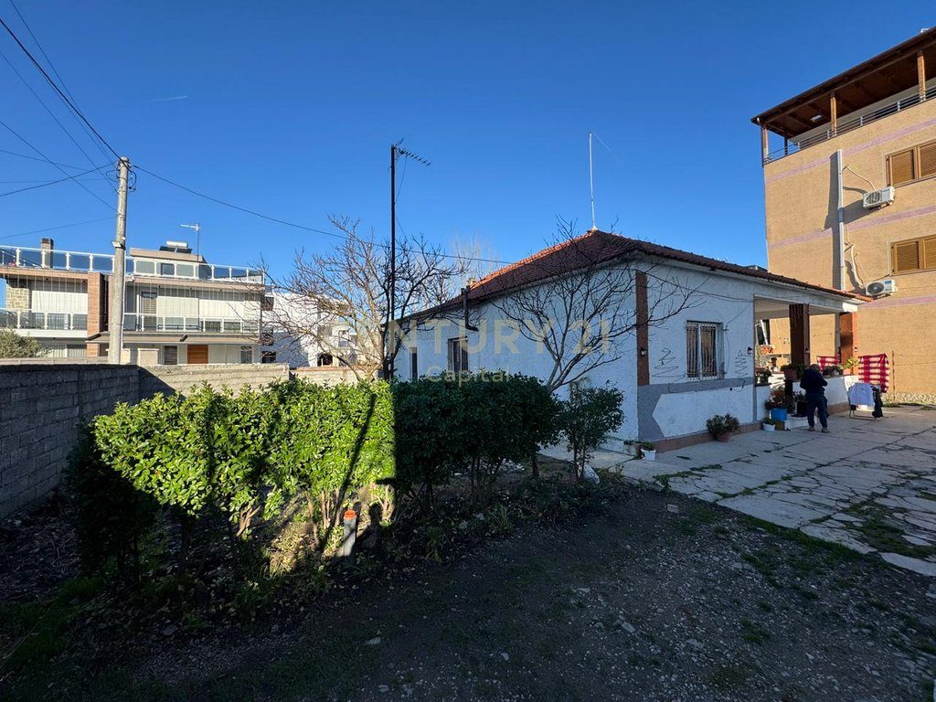 Truall ndërtimi 495 m² me shtëpi ekzistuese në shitje – Shkozet