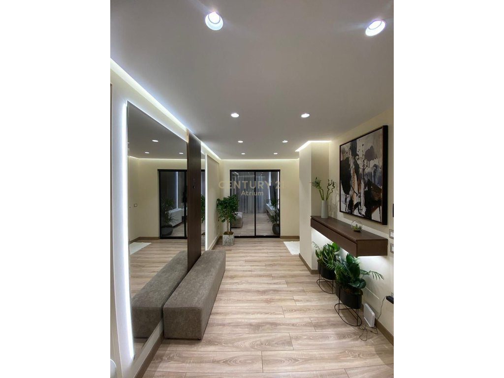 SHITET APARTAMENT 3+1+2 TEK REZIDENCA PLATEA!