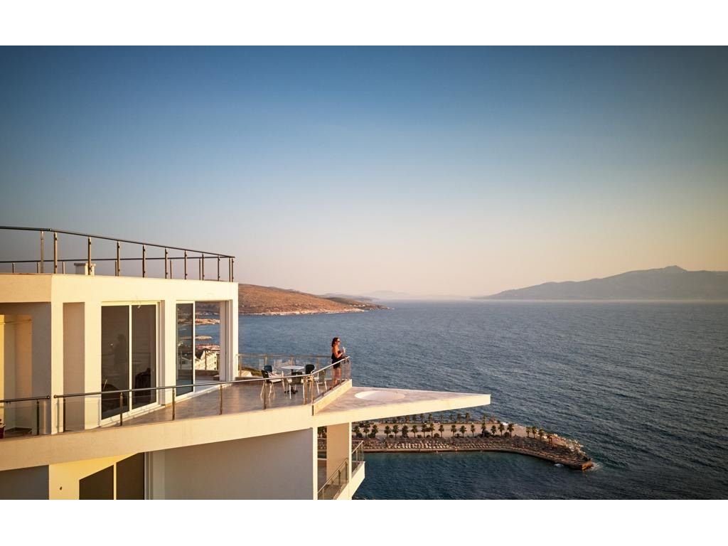 SARANDE, PENTHOUSE LUKSOZ ME PAMJE PANORAMIKE TE HAPUR NDAJ DETIT