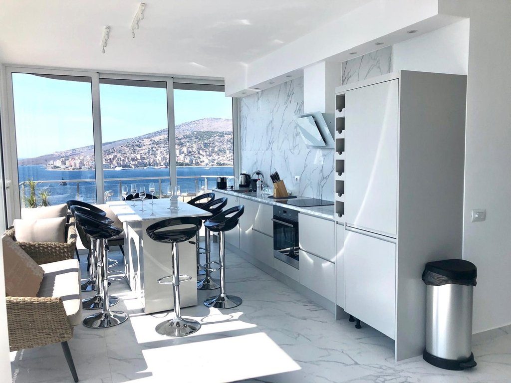 SARANDE, PENTHOUSE LUKSOZ ME PAMJE PANORAMIKE TE HAPUR NDAJ DETIT