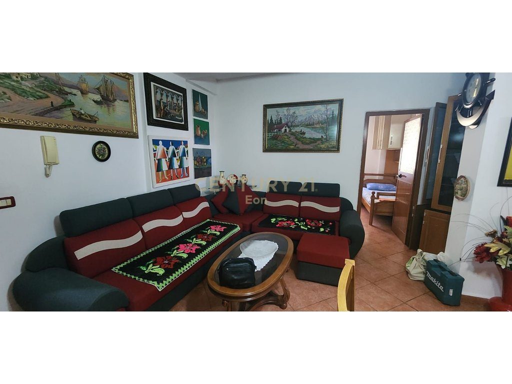 JEPET ME QERA APARTAMENT 2+1 TE SHKOLLA GREKE !
