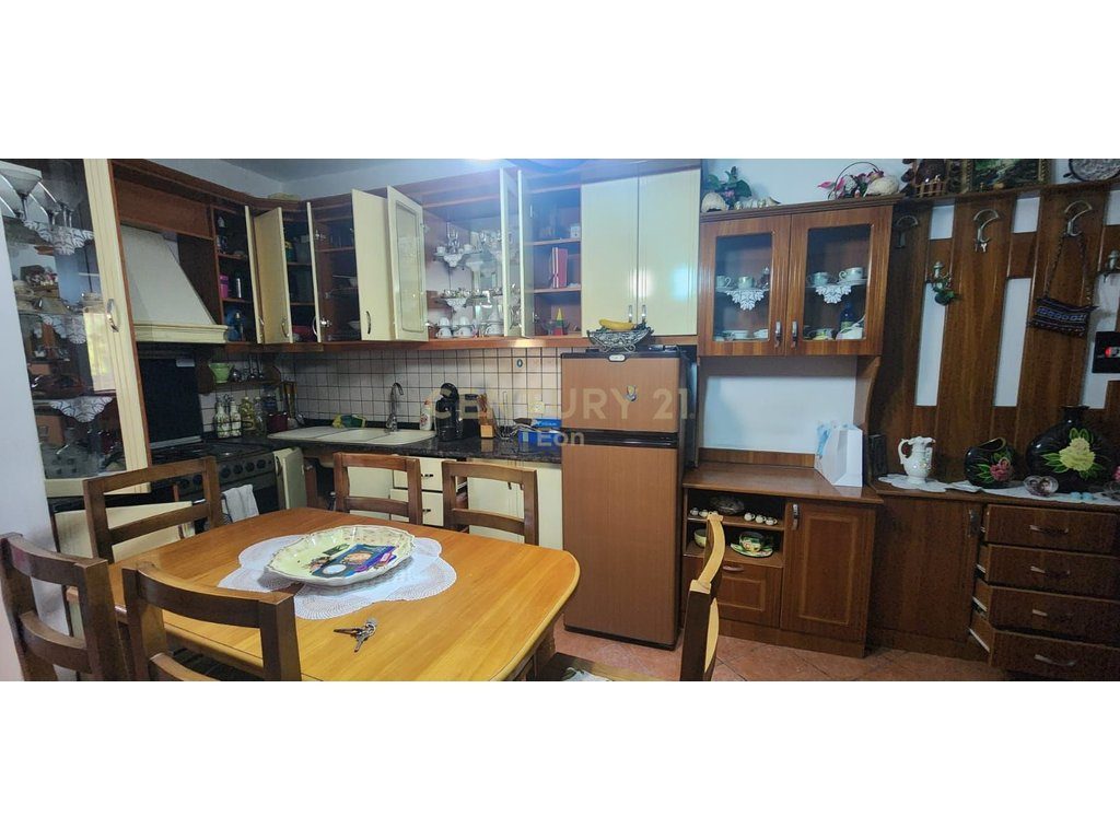 JEPET ME QERA APARTAMENT 2+1 TE SHKOLLA GREKE !