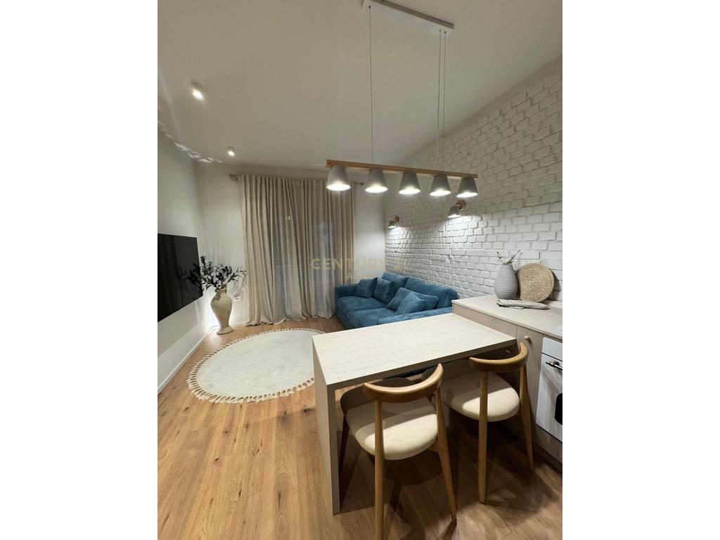 Apartament 2+1 per Qira ne Myslym Shyr!