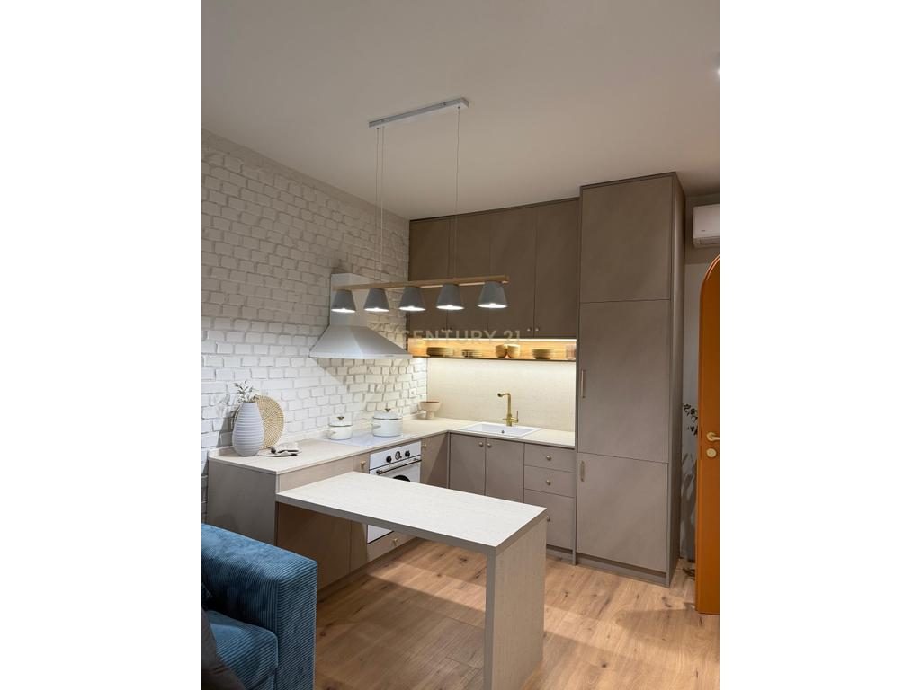 Apartament 2+1 per Qira ne Myslym Shyr!