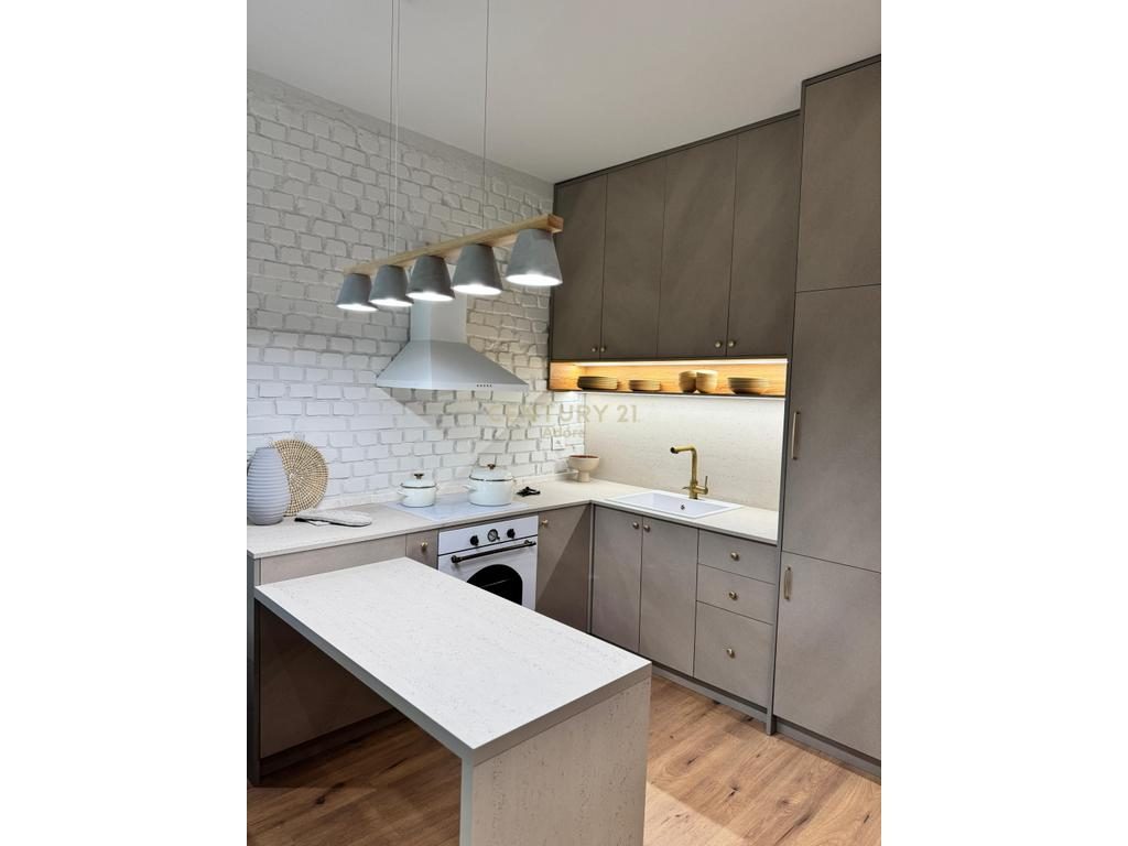 Apartament 2+1 per Qira ne Myslym Shyr!