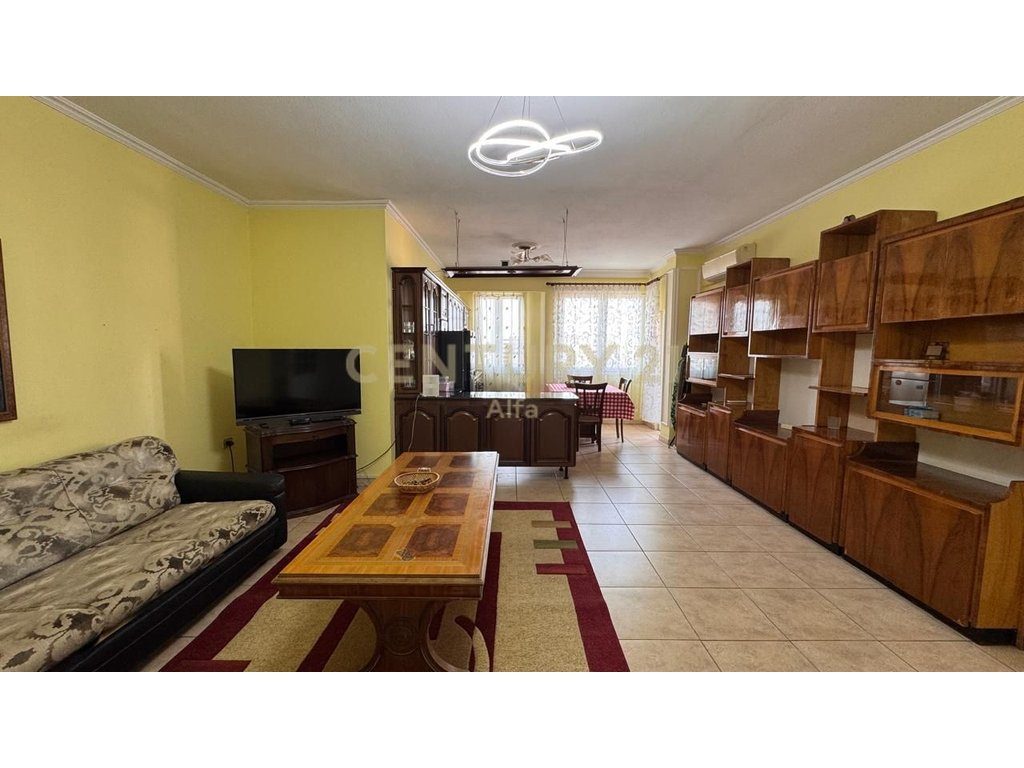 Shitet apartament 2+1+2 tualete tek Hoxha Tahsim!