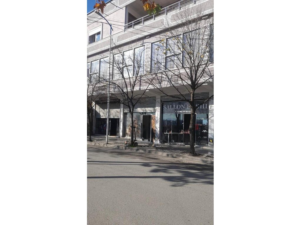 Jepet me Qira Hapësirë Komerciale Buzë Rruge Kryesore ! Babrru Tirane !
