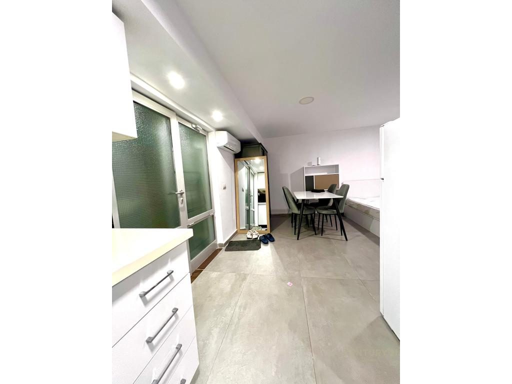 Liqeni i Thate, shitet garsionere