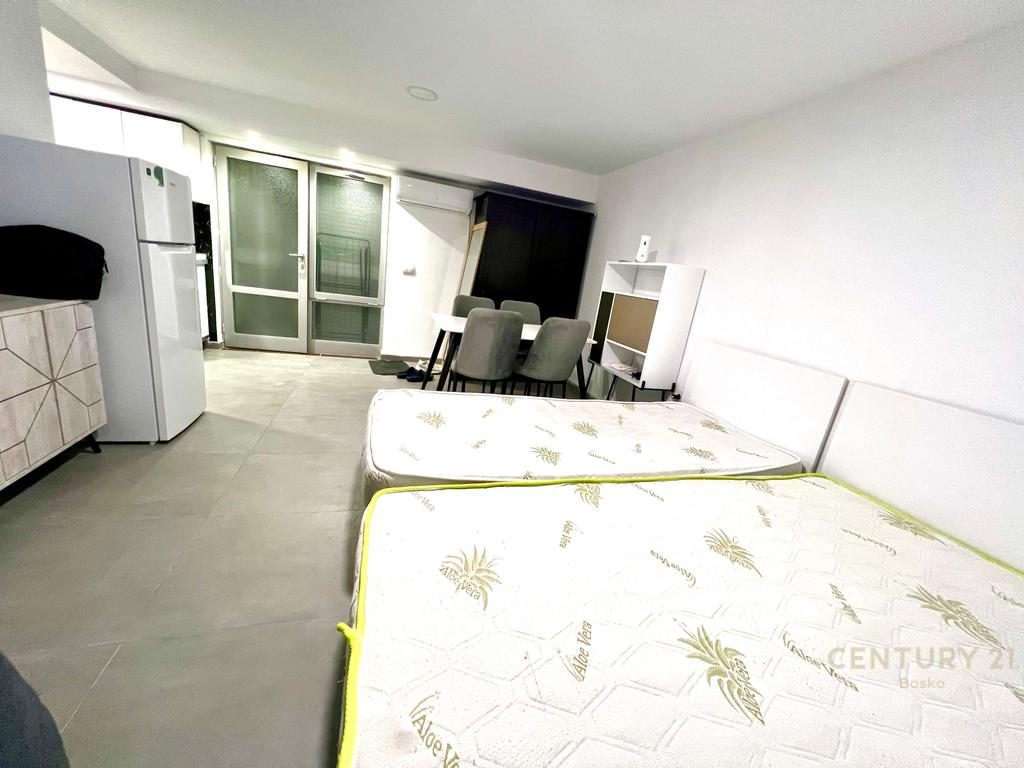 Liqeni i Thate, shitet garsionere