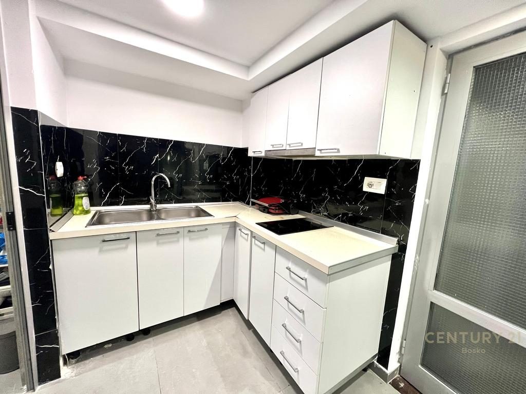 Liqeni i Thate, shitet garsionere