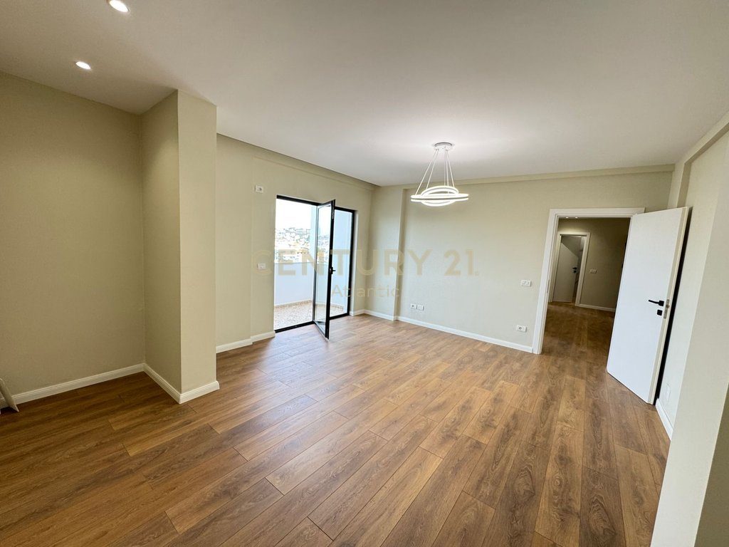 Apartament 2+1 në Shitje në Plazh Hekurudha, Durrës