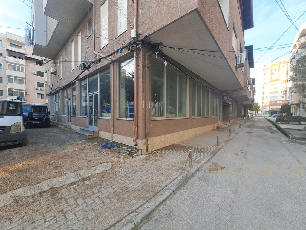 Hapësirë multifunksionale  Për Qera në Plazh, Durrës 50m Distance nga Deti.