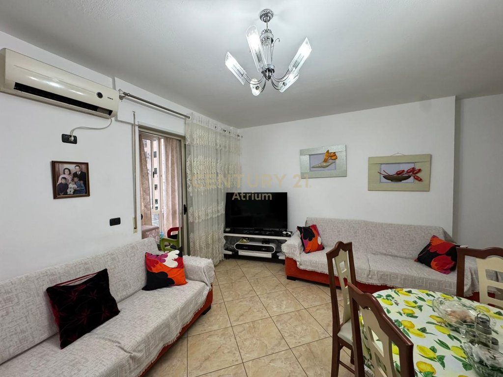 SHITET APARTAMENT 1+1+BALLKON TEK SHKEMBI KAVAJES !!