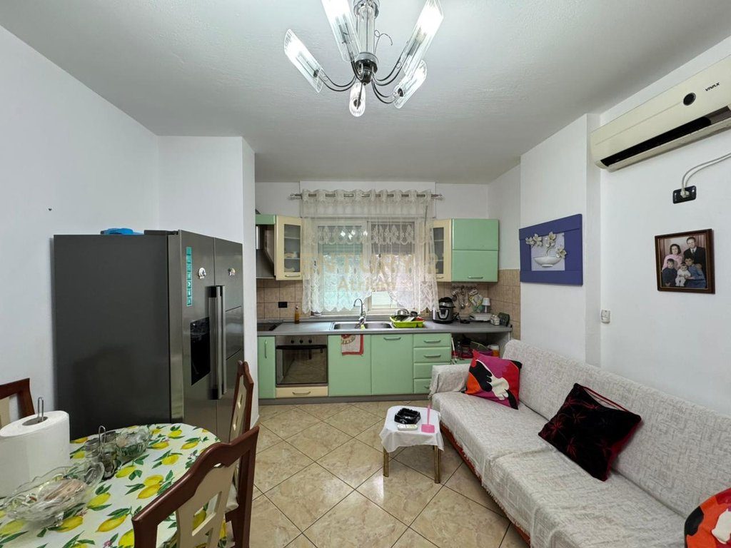 SHITET APARTAMENT 1+1+BALLKON TEK SHKEMBI KAVAJES !!