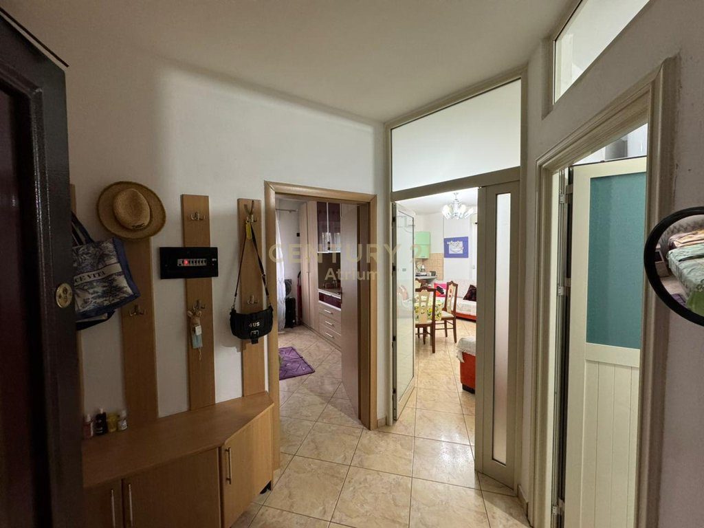 SHITET APARTAMENT 1+1+BALLKON TEK SHKEMBI KAVAJES !!