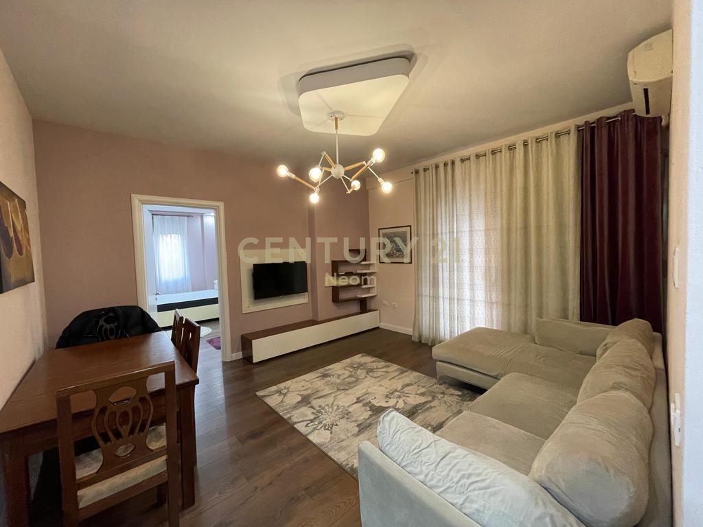 JEPET PËR QIRA, APARTAMENT 1+1, TEK LIQENI I THATË!