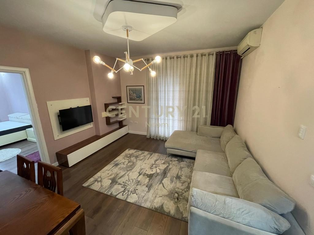 JEPET PËR QIRA, APARTAMENT 1+1, TEK LIQENI I THATË!