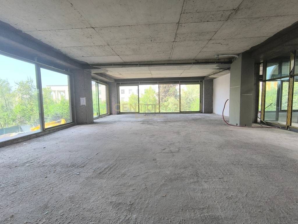 NJESI KOMERCIALE 147 M2 PER QIRA BOOK BUILDING!