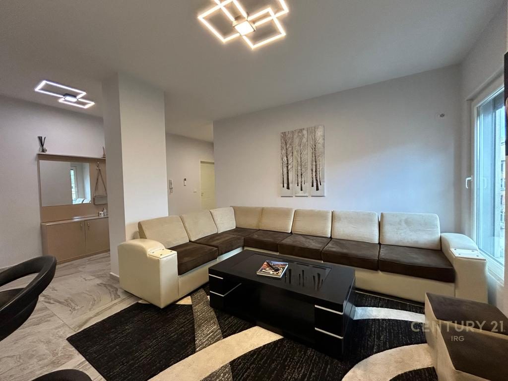 JEPET ME QERA APARTAMENT 3+1+2 TEK 21 DHJETORI.