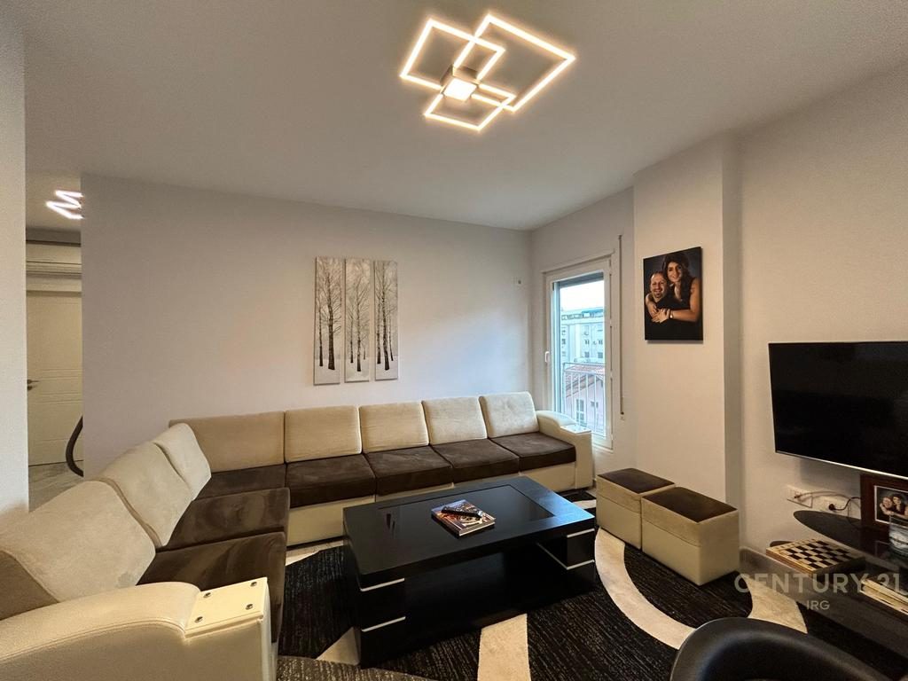JEPET ME QERA APARTAMENT 3+1+2 TEK 21 DHJETORI.
