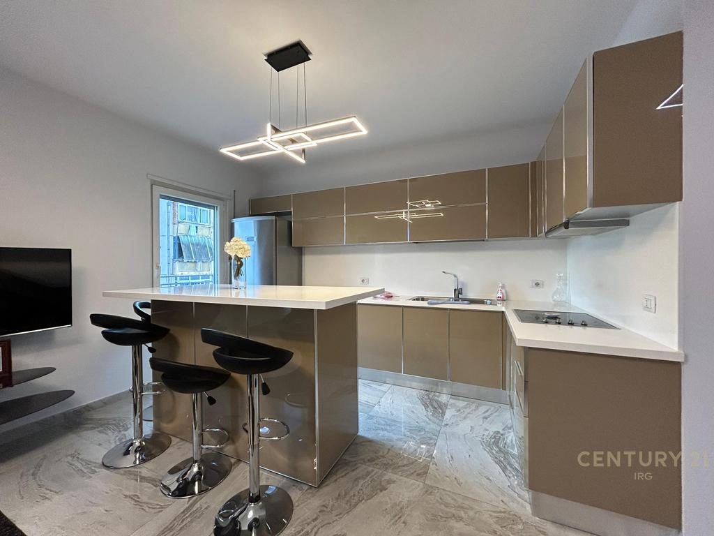 JEPET ME QERA APARTAMENT 3+1+2 TEK 21 DHJETORI.