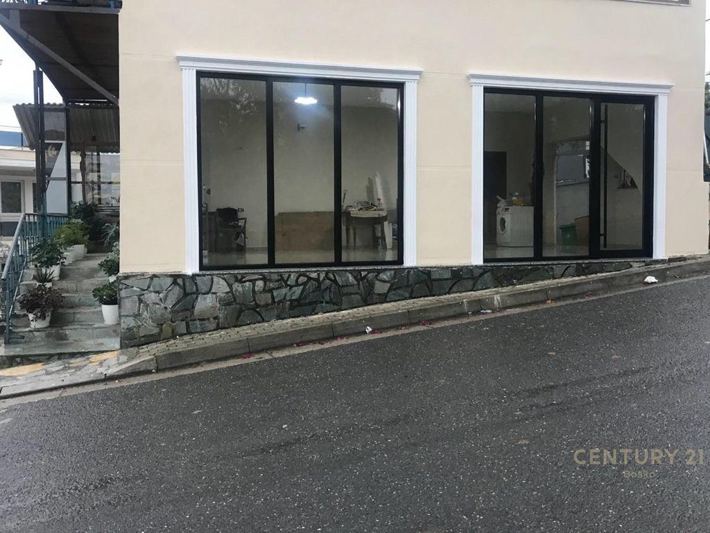 Ambient Komercial ,per qera në Kodër Kamëz,Tirane