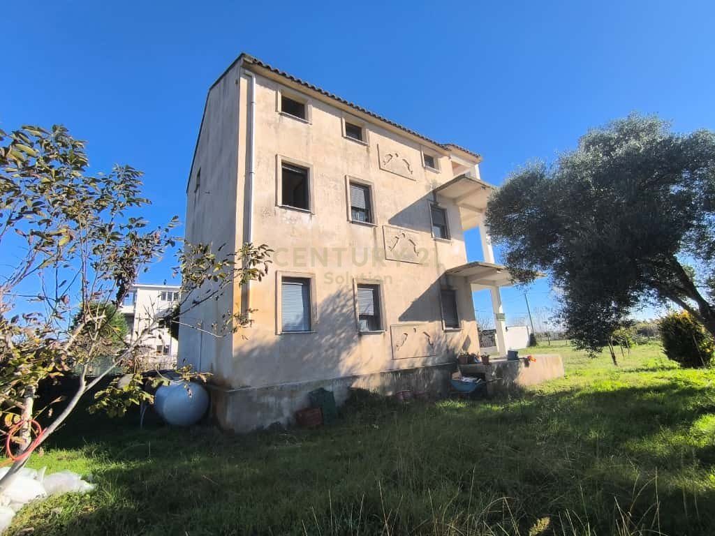 SHITET  900M2 TOKE DHE 246M2 VILE TEK SEKTORI RINIA , DURRES!