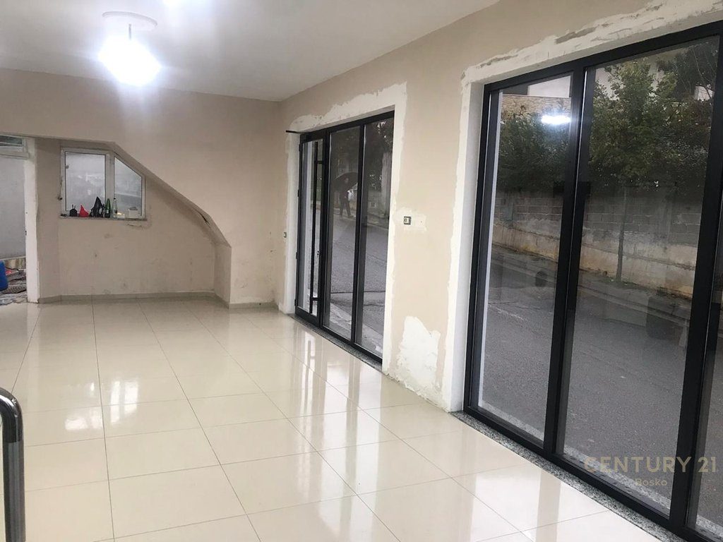 Ambient Komercial ,per qera në Kodër Kamëz,Tirane