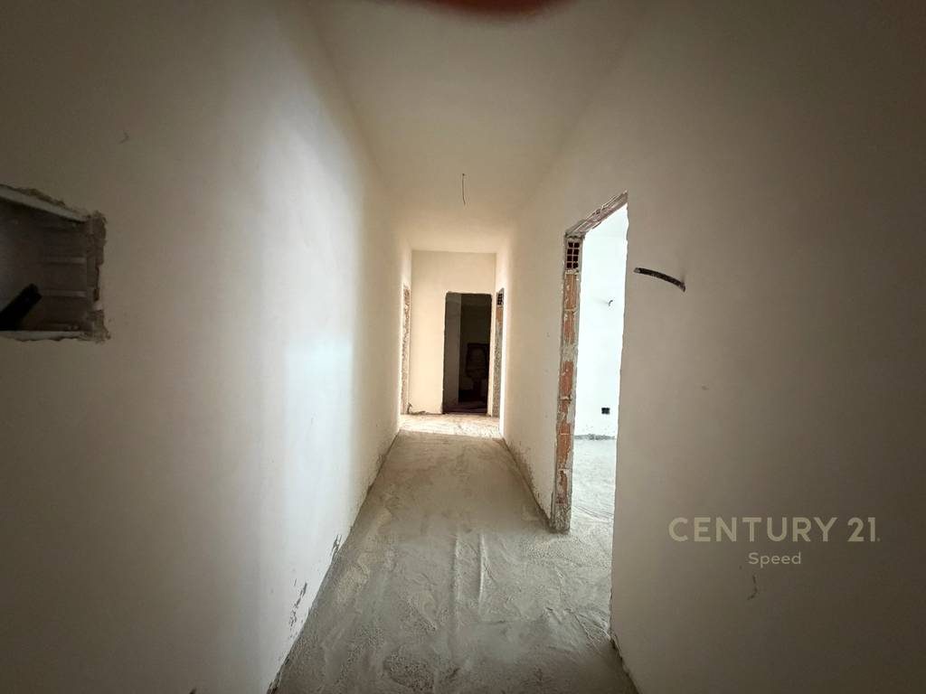 Shesim apartament 2+1+2 ne Paskuqan prane Bulevardit te Ri!