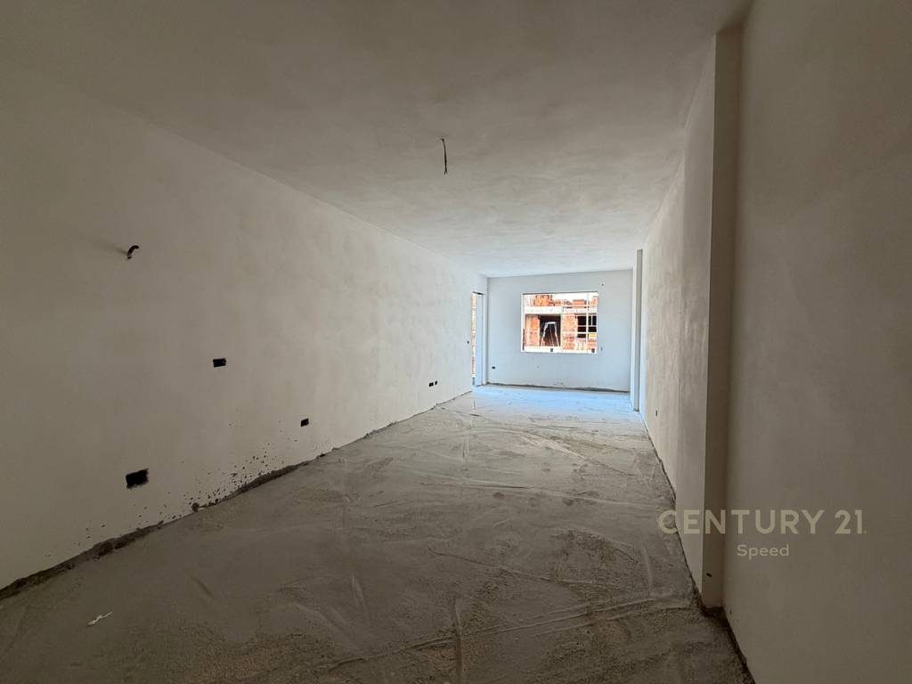 Shesim apartament 2+1+2 ne Paskuqan prane Bulevardit te Ri!