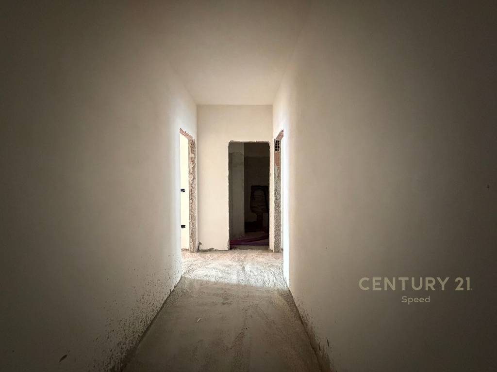 Shesim apartament 2+1+2 ne Paskuqan prane Bulevardit te Ri!