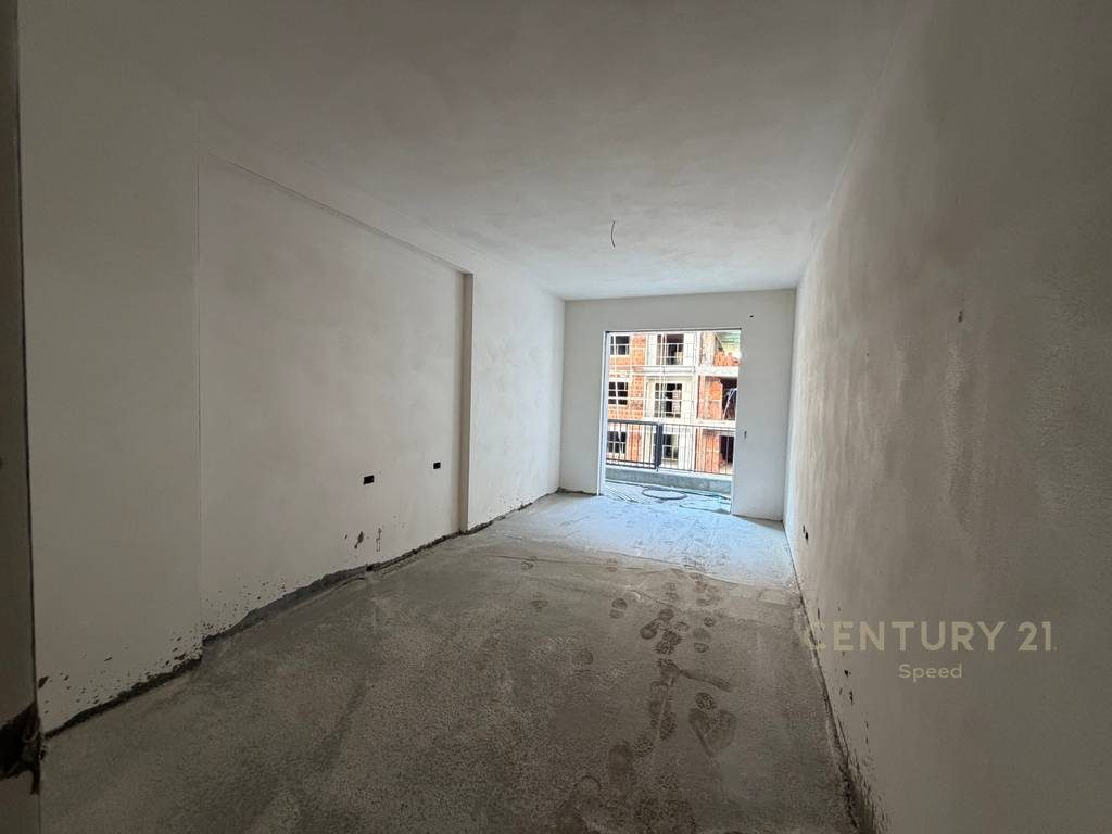 Shesim apartament 2+1+2 ne Paskuqan prane Bulevardit te Ri!