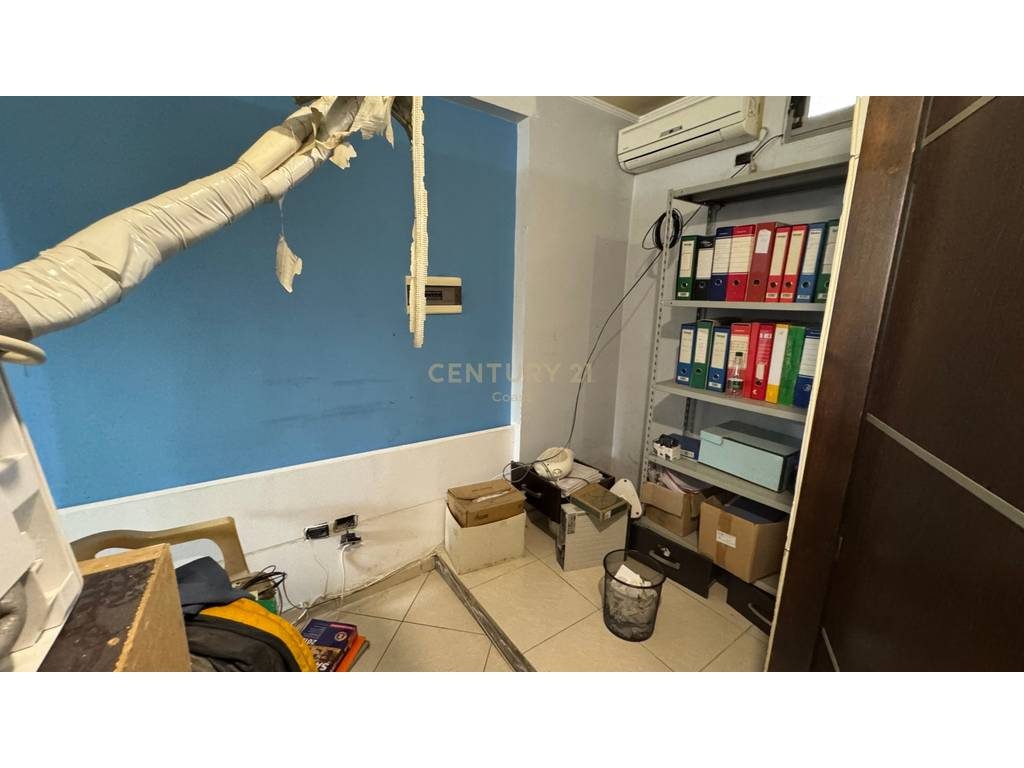 Shitet ambient biznesi 34 m² – pranë Teatrit “Petro Marko”, Vlorë