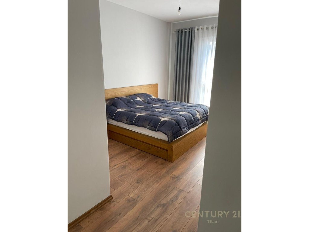 Shitet Apartament 2+1+2 ne Kamez!