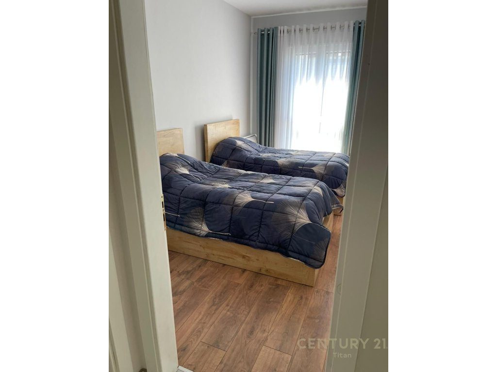 Shitet Apartament 2+1+2 ne Kamez!