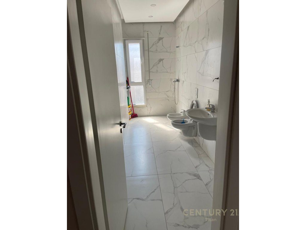 Shitet Apartament 2+1+2 ne Kamez!